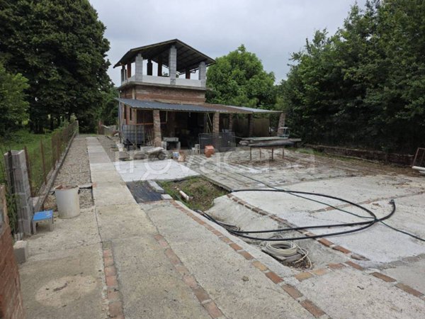 casa indipendente in vendita a Lauriano