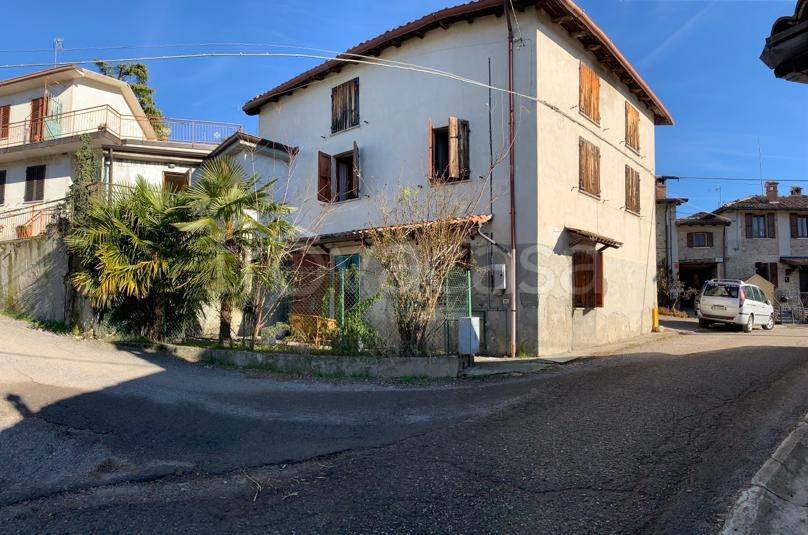 appartamento in vendita a Fortunago in zona Gravanago