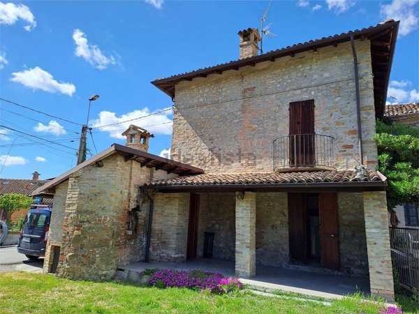 appartamento in vendita a Fortunago in zona Gravanago