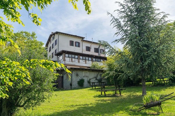 casa indipendente in vendita a Fortunago in zona Gravanago