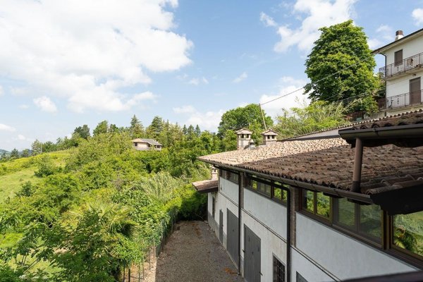casa indipendente in vendita a Fortunago in zona Gravanago