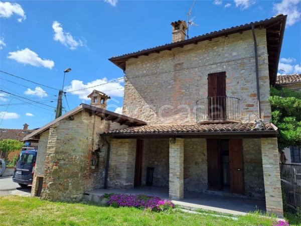 casa indipendente in vendita a Fortunago in zona Gravanago
