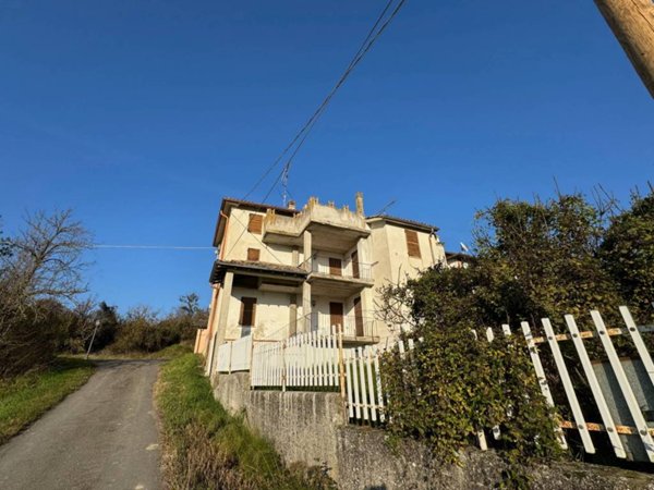 casa indipendente in vendita a Fortunago in zona Sant'Eusebio
