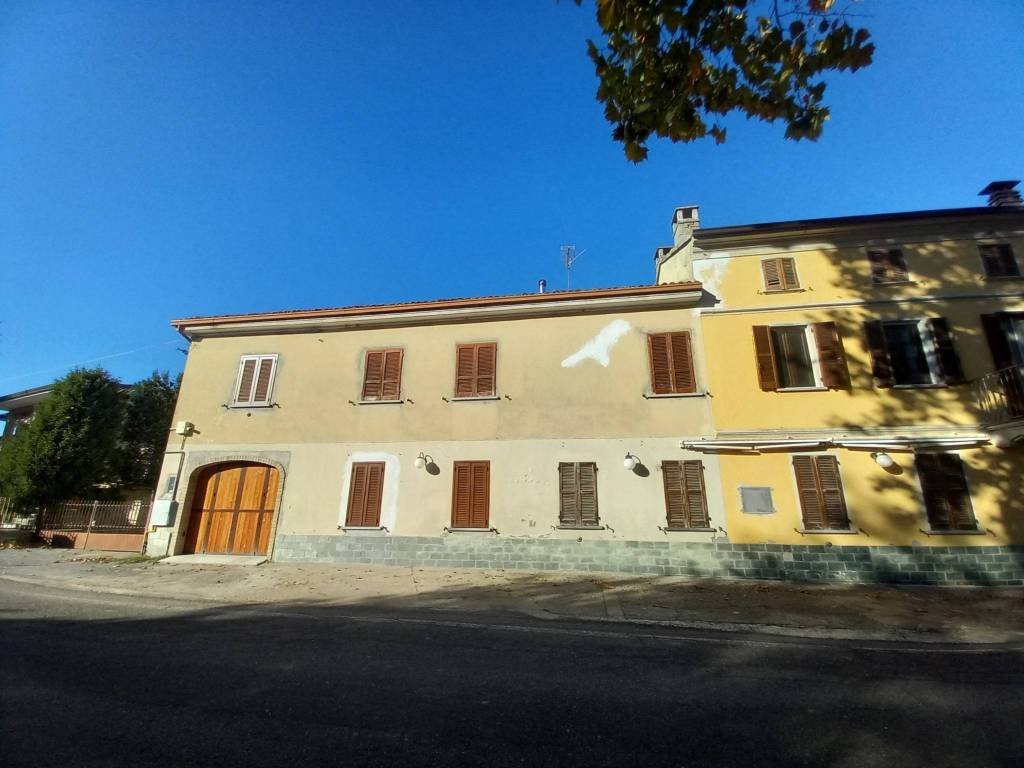 casa indipendente in vendita a Fortunago in zona Costa Cavalieri