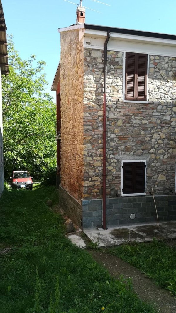 casa indipendente in vendita a Fortunago in zona Costa Cavalieri