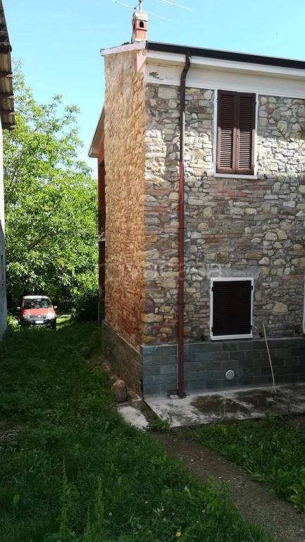 casa indipendente in vendita a Fortunago in zona Costa Cavalieri