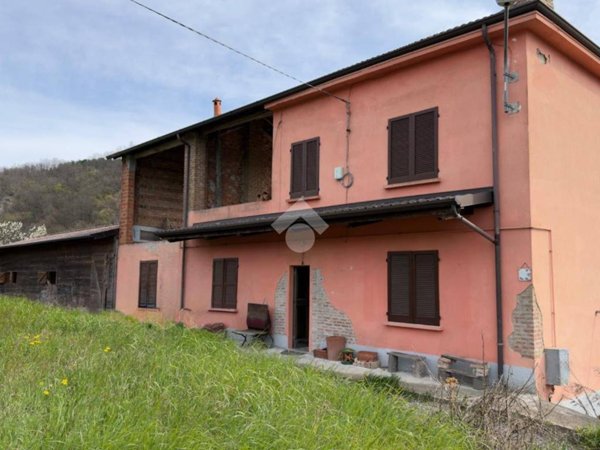 casa indipendente in vendita a Fortunago in zona Sant'Eusebio