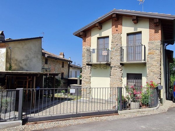 casa indipendente in vendita a Fortunago in zona Colombara
