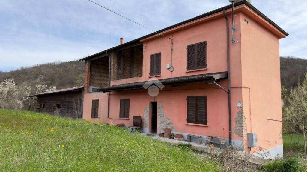 casa indipendente in vendita a Fortunago in zona Sant'Eusebio