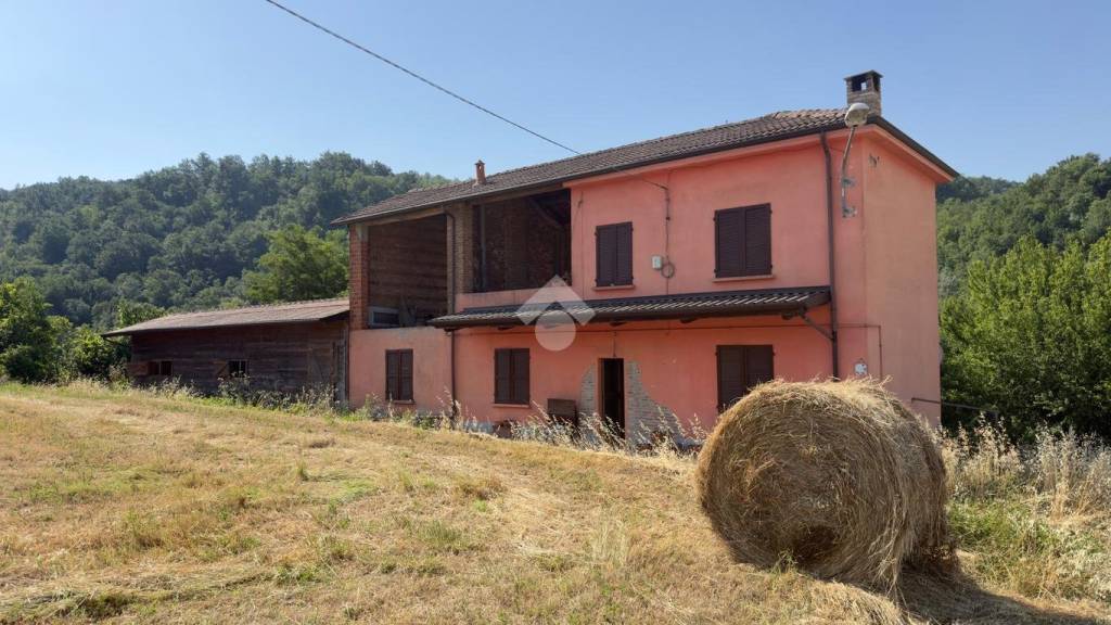 casa indipendente in vendita a Fortunago in zona Costa Cavalieri