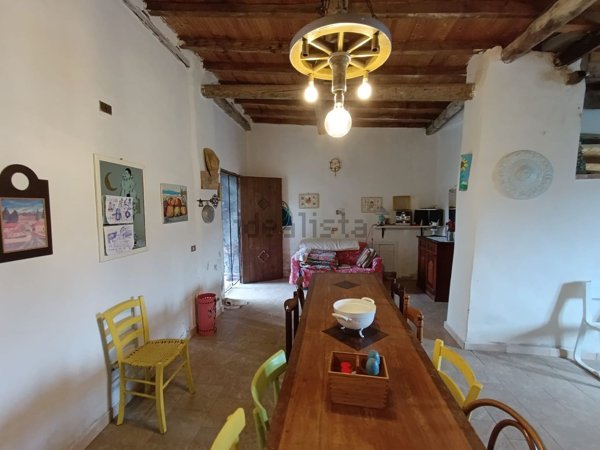 casa indipendente in vendita a Fortunago in zona Costa Cavalieri