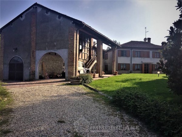 casa indipendente in vendita a Fortunago in zona Gravanago
