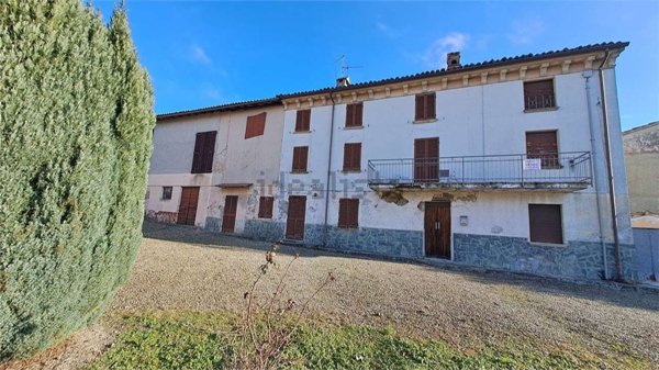 casa indipendente in vendita a Fortunago in zona Costa Cavalieri