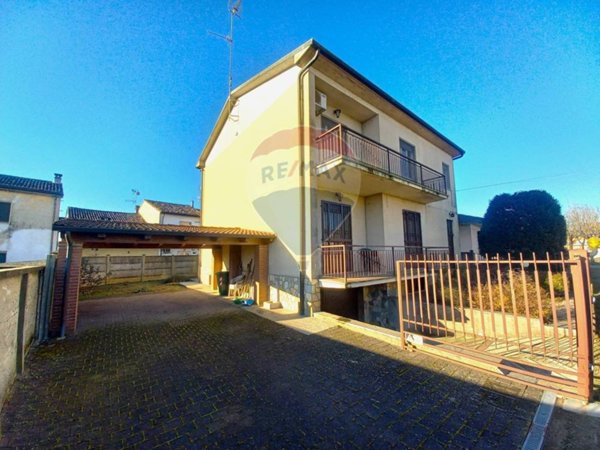 casa indipendente in vendita a Galliavola