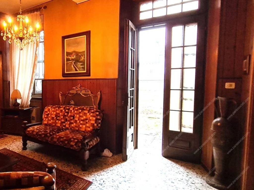 casa indipendente in vendita a Gambarana