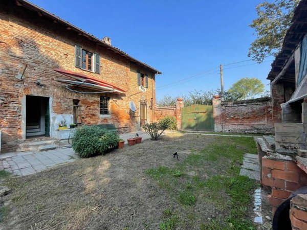 casa indipendente in vendita a Gambarana