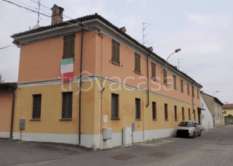 casa indipendente in vendita a Gambarana