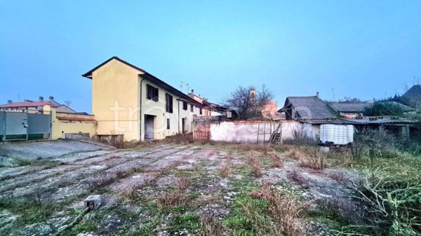 casa indipendente in vendita a Gambarana