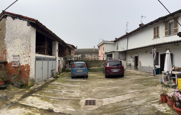 casa indipendente in vendita a Gambarana