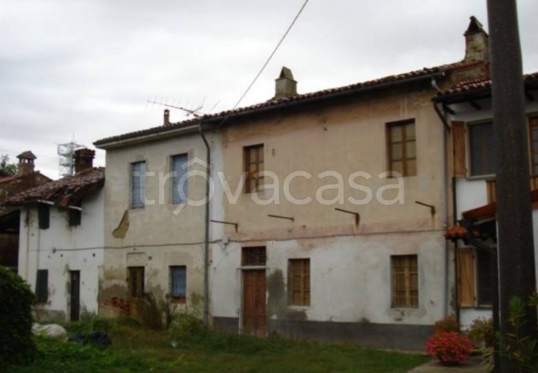 casa indipendente in vendita a Gambarana