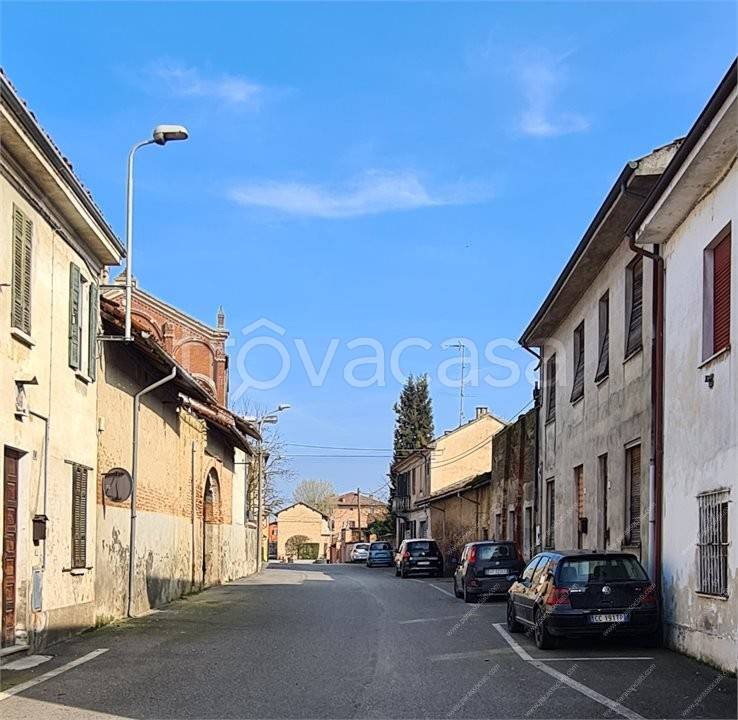 casa indipendente in vendita a Gambarana