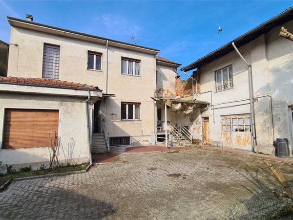 casa indipendente in vendita a Gambarana