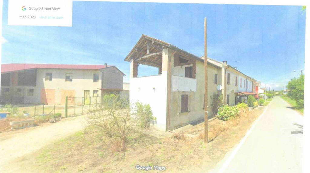 casa indipendente in vendita a Gambarana