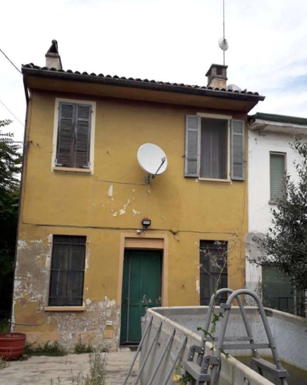casa indipendente in vendita a Gambarana