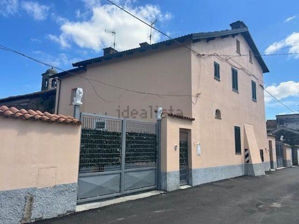 casa indipendente in vendita a Gambarana