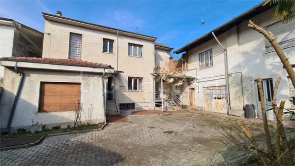 casa indipendente in vendita a Gambarana