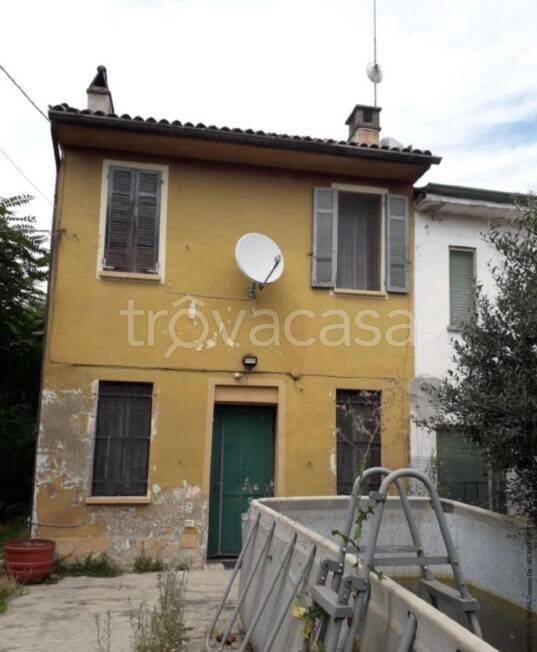 casa indipendente in vendita a Gambarana