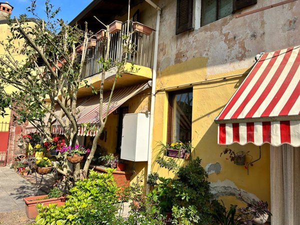 casa indipendente in vendita a Gambolò in zona Garbana