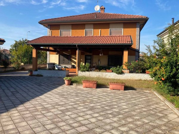 casa indipendente in vendita a Gambolò