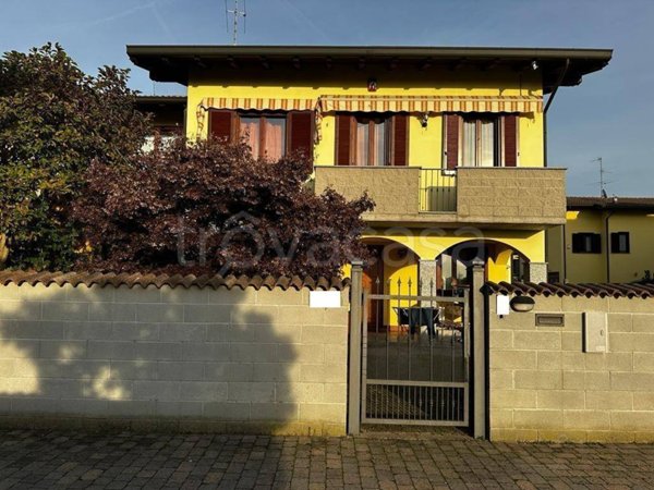 casa indipendente in vendita a Gambolò
