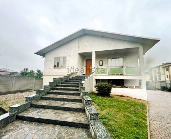 casa indipendente in vendita a Gambolò
