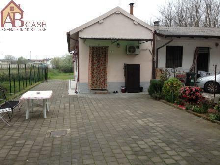 casa indipendente in vendita a Gambolò