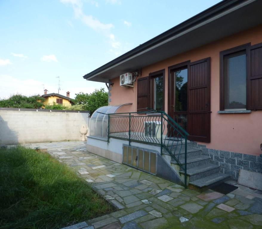 casa indipendente in vendita a Gambolò