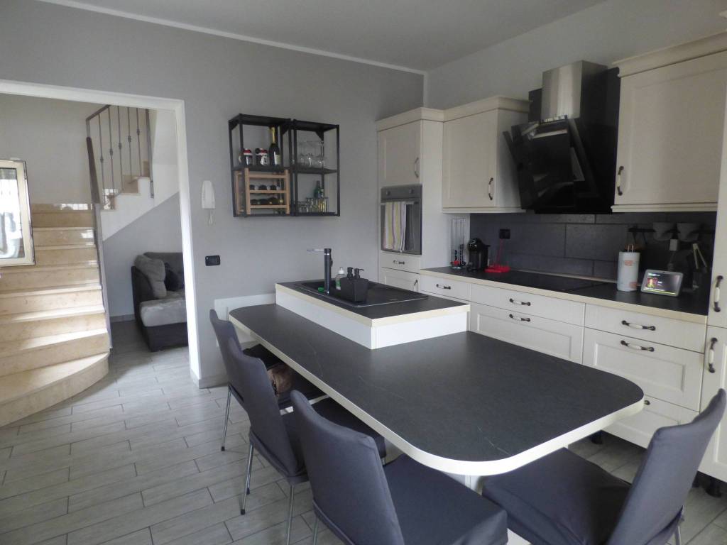 casa indipendente in vendita a Gambolò