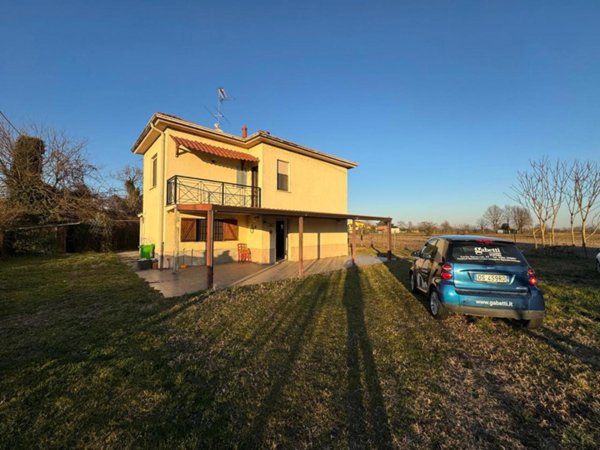 casa indipendente in vendita a Gambolò