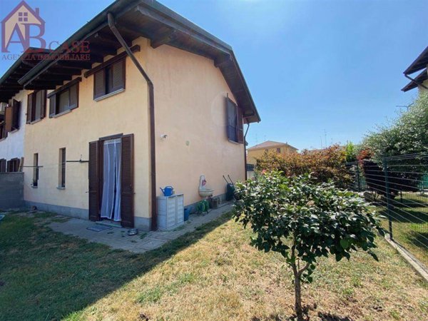 casa indipendente in vendita a Gambolò