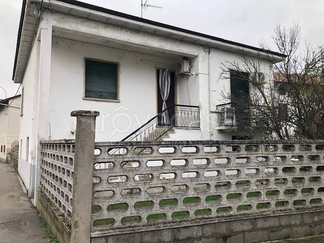 casa indipendente in vendita a Gambolò