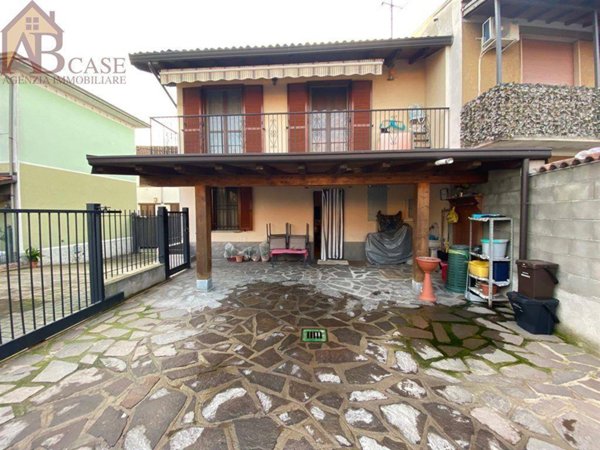 casa indipendente in vendita a Gambolò
