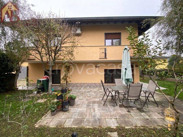 casa indipendente in vendita a Gambolò
