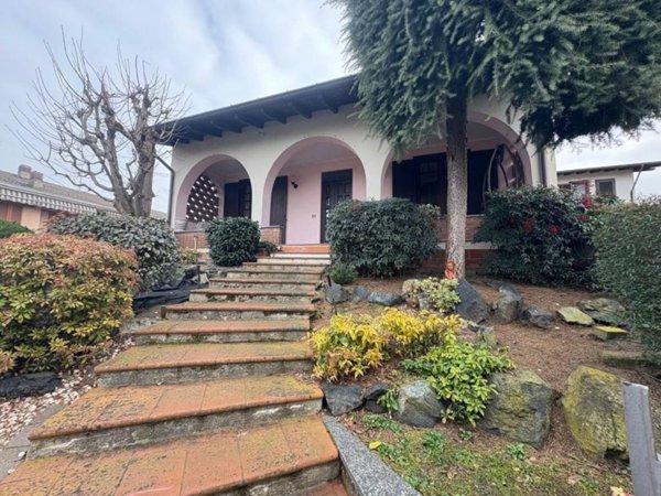casa indipendente in vendita a Gambolò