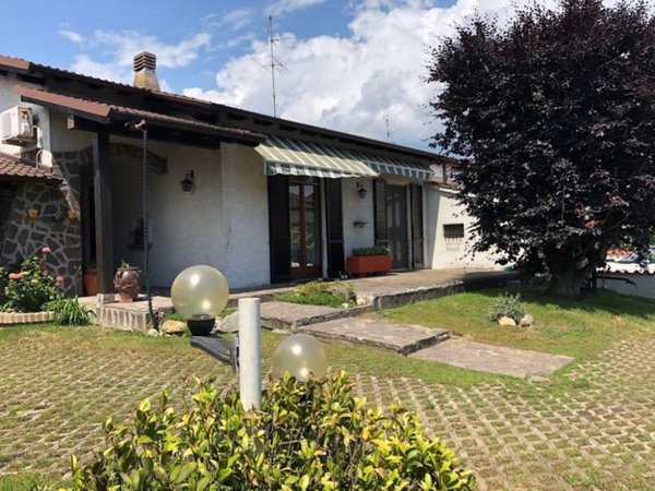 casa indipendente in vendita a Gambolò