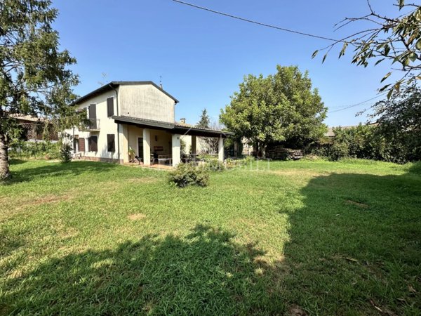 casa indipendente in vendita a Gambolò