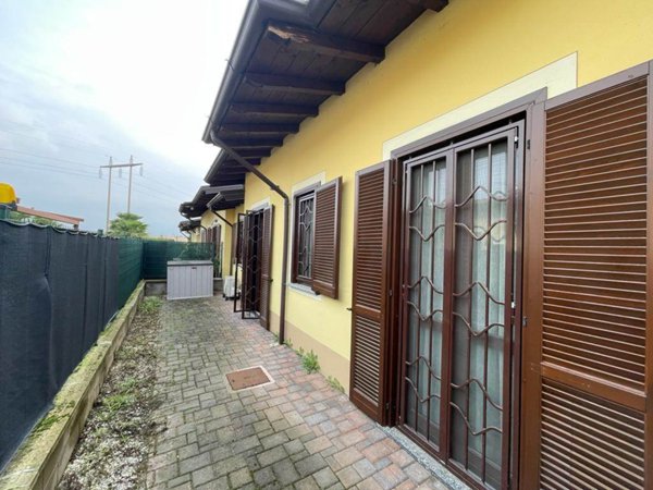 casa indipendente in vendita a Gambolò