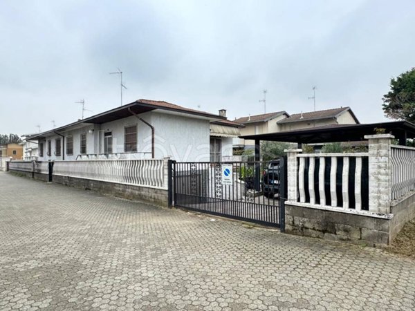 casa indipendente in vendita a Gambolò
