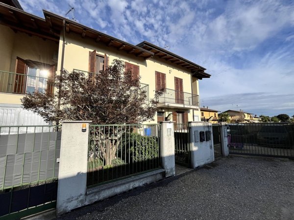 casa indipendente in vendita a Gambolò