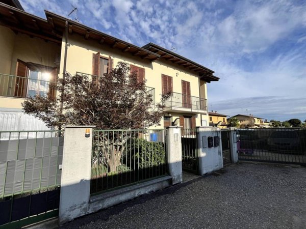 casa indipendente in vendita a Gambolò